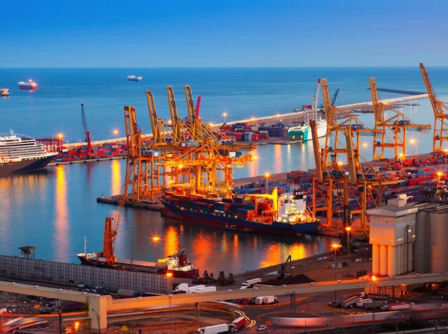 Understanding NVOCC Services in Dubai: What We Offer and How We Differ from Traditional Shipping