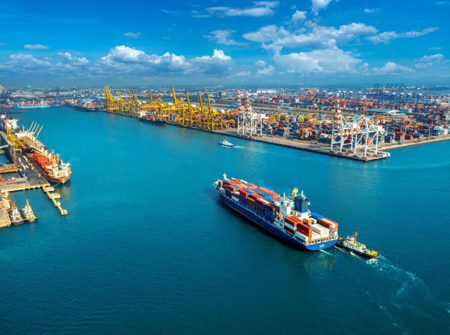 How Technology is Transforming Shipping and Logistics Services in Dubai